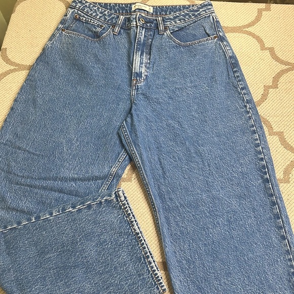 Abercrombie & Fitch Curve Love The Loose High Rise Blue Denim Jeans, size 10 - Picture 13 of 13